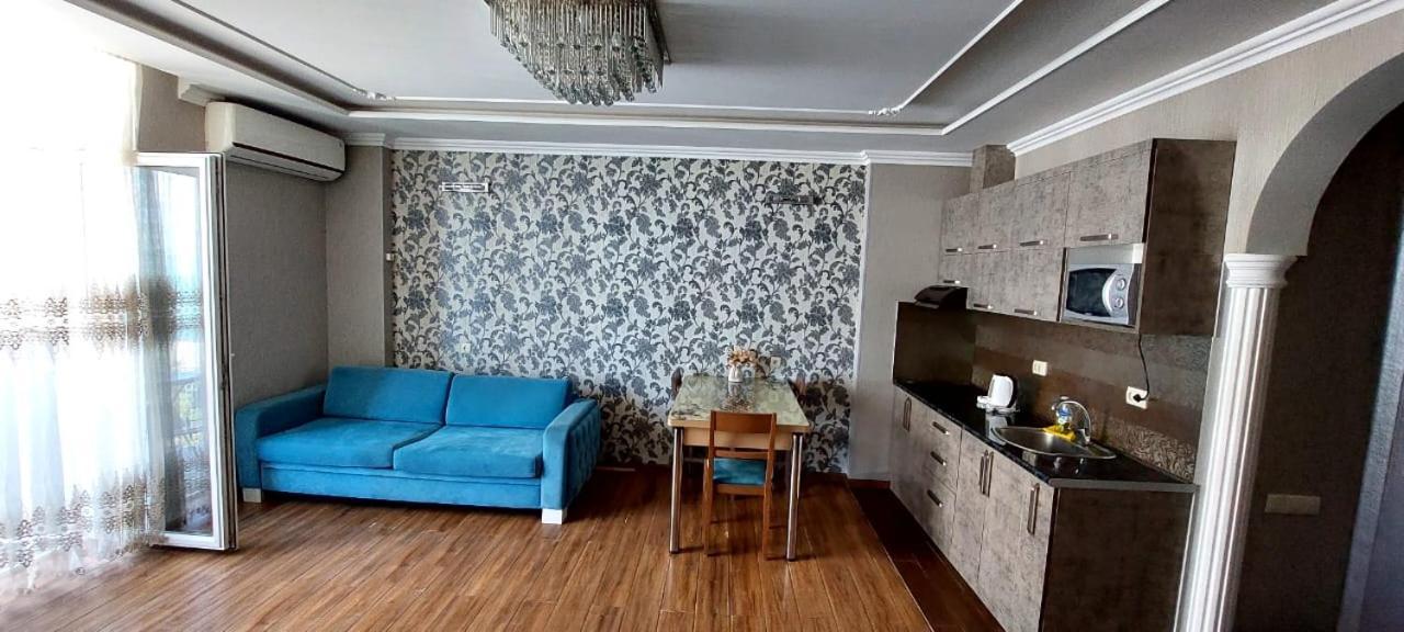 Aparthotel In Orbi Sea Towers Batumi Bagian luar foto