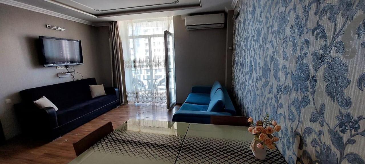 Aparthotel In Orbi Sea Towers Batumi Bagian luar foto