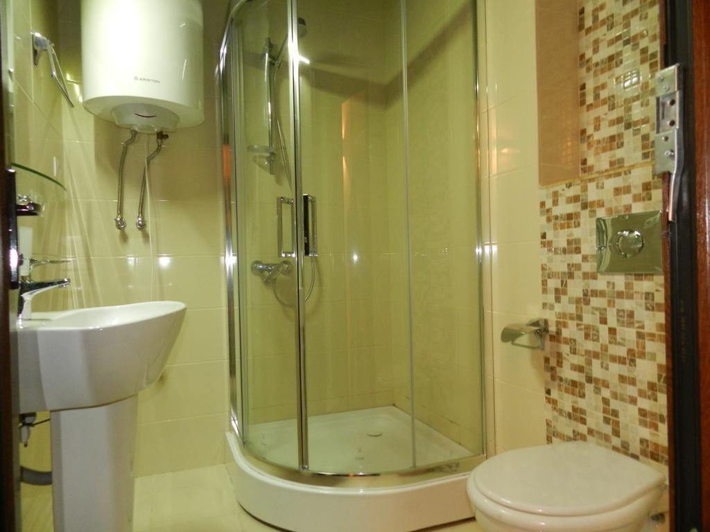 Aparthotel In Orbi Sea Towers Batumi Bagian luar foto