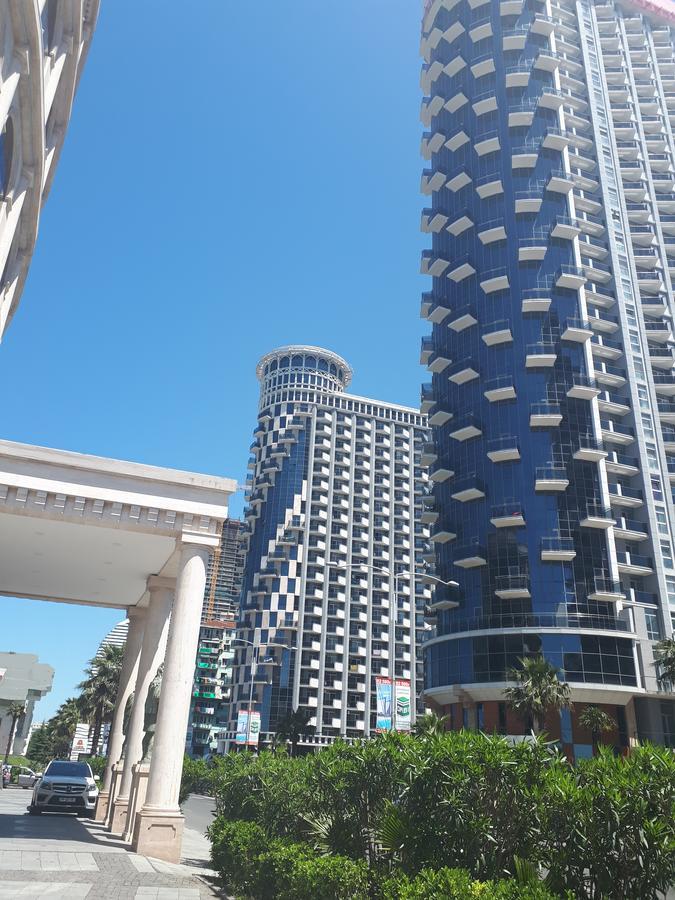 Aparthotel In Orbi Sea Towers Batumi Bagian luar foto